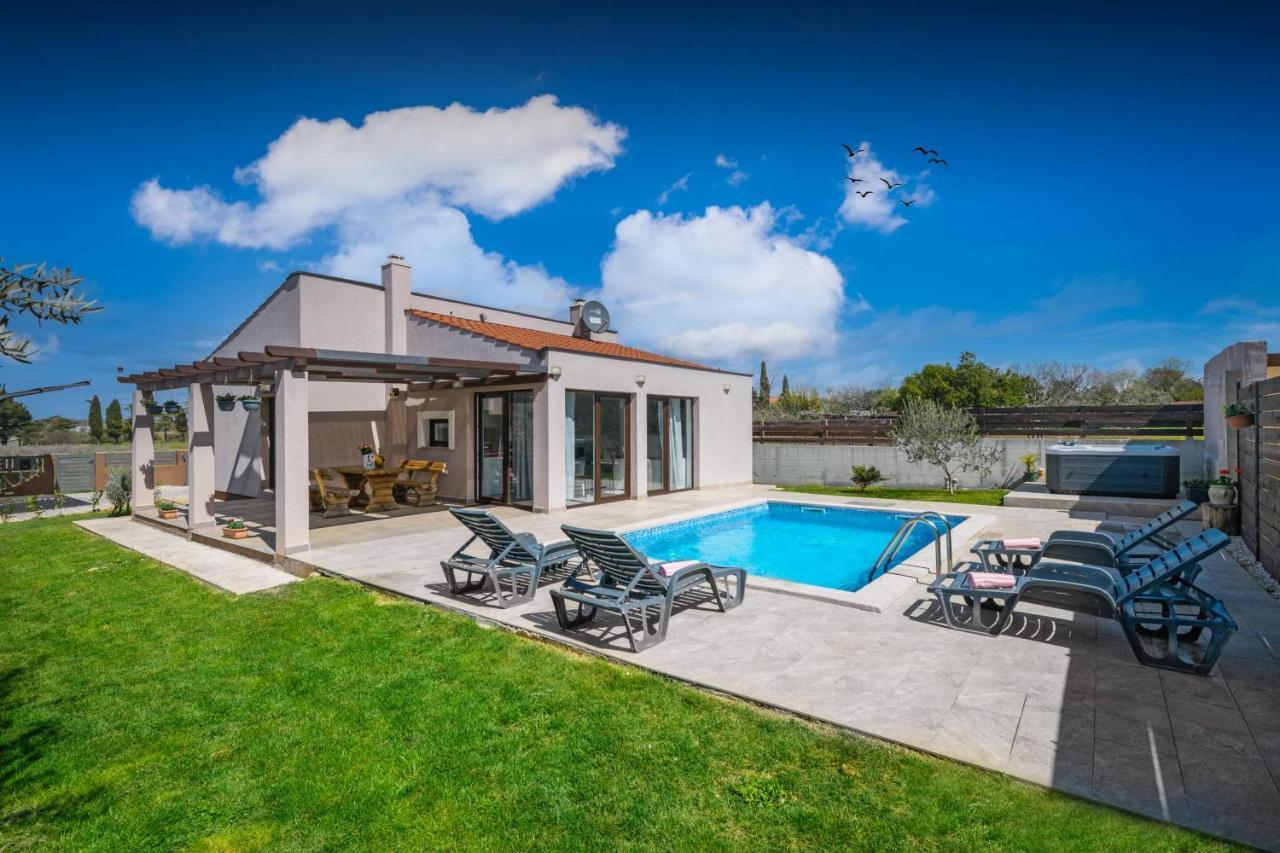 Bobo Family House With Pool Βίλα Vodnjan Εξωτερικό φωτογραφία